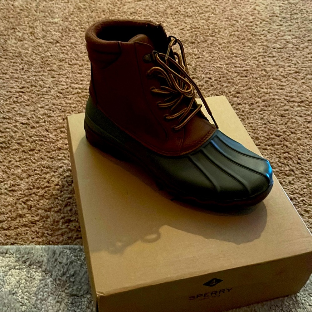 Men’s boots Sperry size 9m men’s boots brand new
